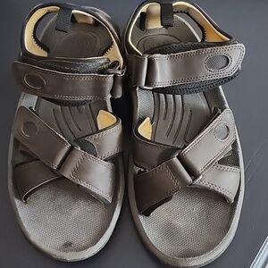 NUNN BUSH SZ 10M STRAP SANDALS